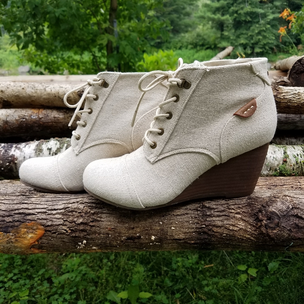 NWT 🎉Host Pick🎉 Chelsee Girl Brand Cream Wedges - Picture 2 of 12